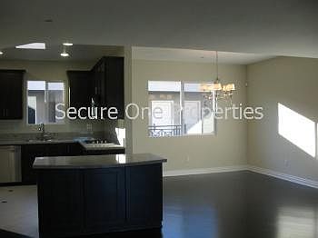 5th image of 4424 Whitsett Ave APT 304