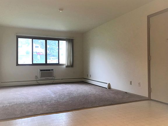 Living/Sleeping Area