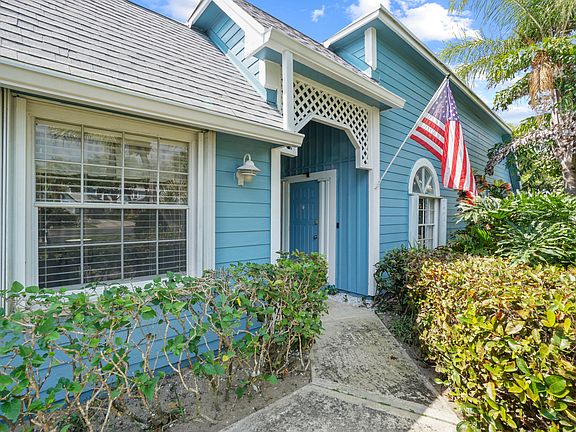 2nd image of 1528 Ocean Dunes Circle