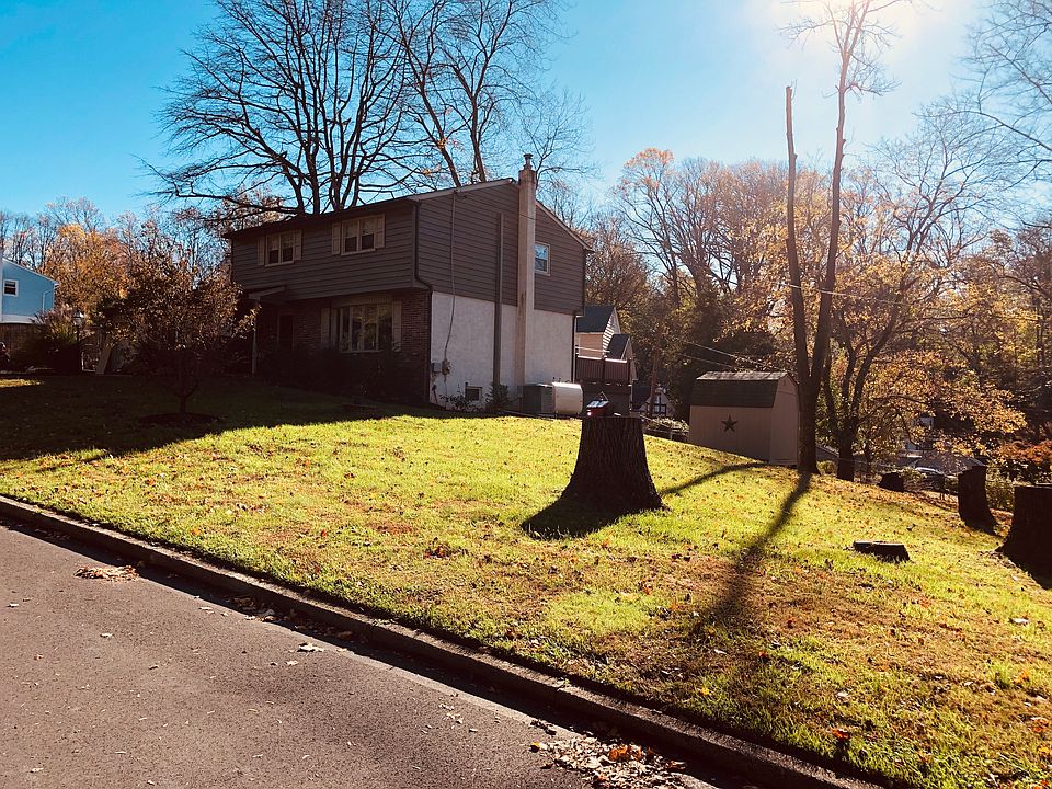 2nd image of 1596 Hollywood Ave