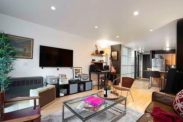 Sold by The InHouse Group | media 1