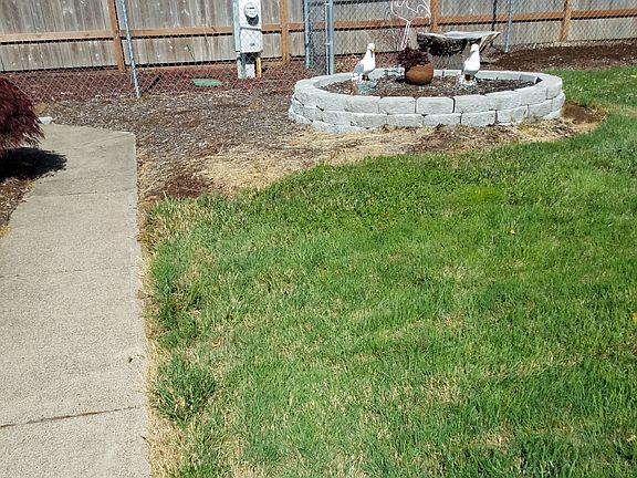 4th image of 425 NE 32nd St