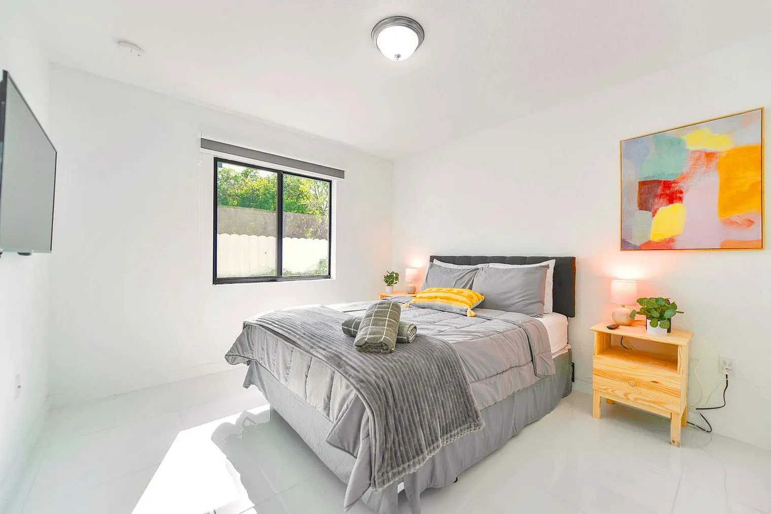 3 bed, 2.0 bath, 1065 sqft, $4,214 — Photo 3