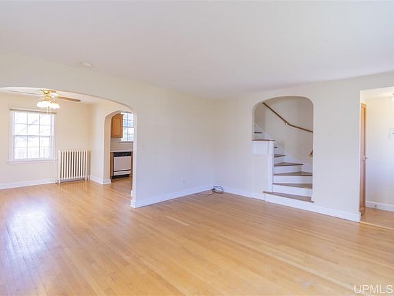 3rd image of 370 W Park St