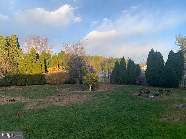 2nd image of 1522 Point Dr
