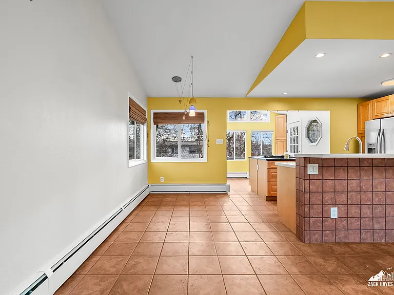 3868 Shannon Cir — Photo 4