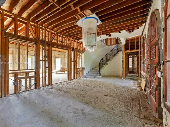 5681 Pine Tree Dr, Miami Beach, FL 33140