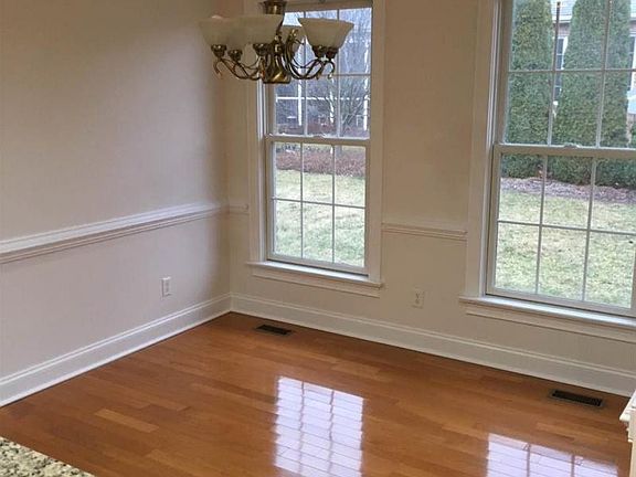 5th image of 117 Tilbury Ct