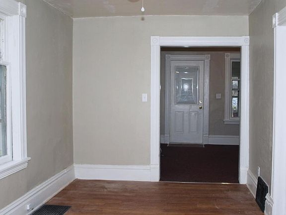5th image of 1041 Sherman St SE