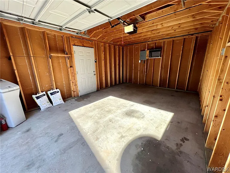 945 Holly St — Photo 33