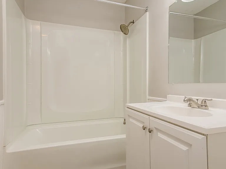 775358_026_main_bathroom_13395984.jpg