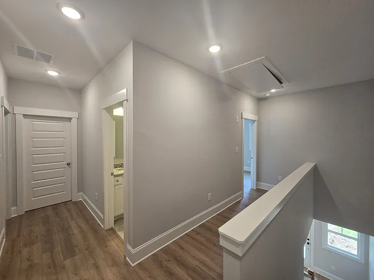 1447 E Broad — Photo 13