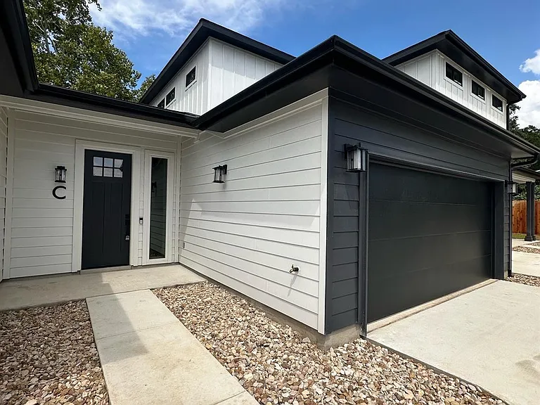 200 W Goforth Rd #1 — Photo 1