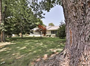 7 Middle Rd, Troy, NY 12180