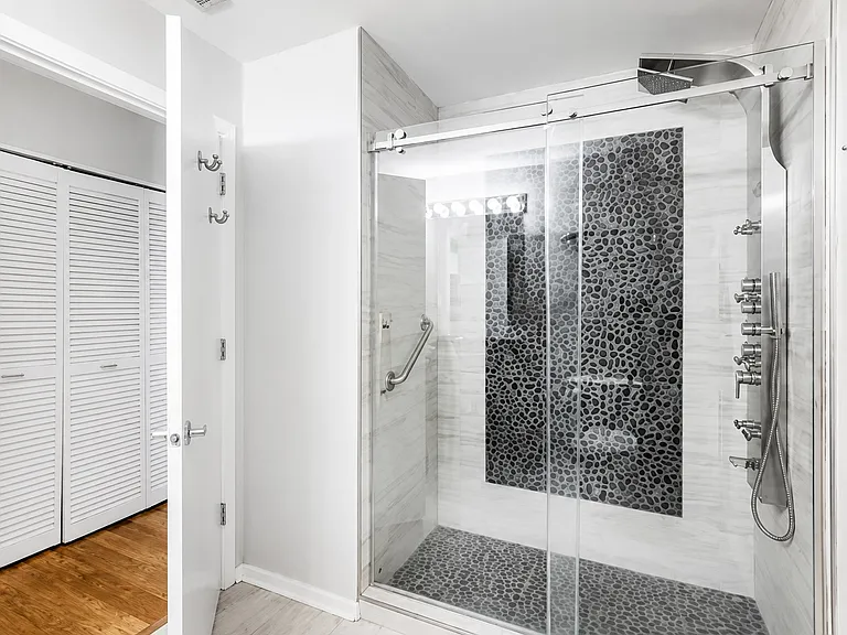 933 W Van Buren St #909 — Photo 13