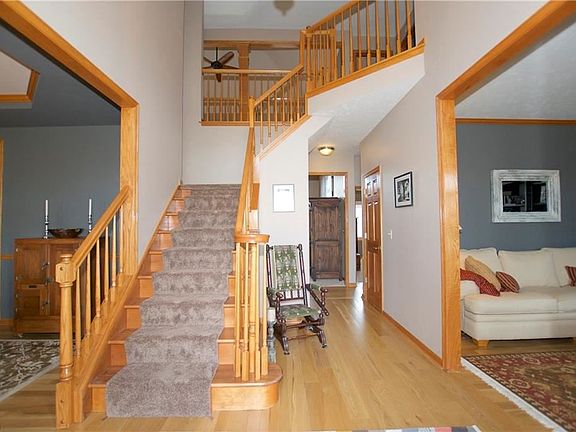 3rd image of 4865 Valleybrook Dr