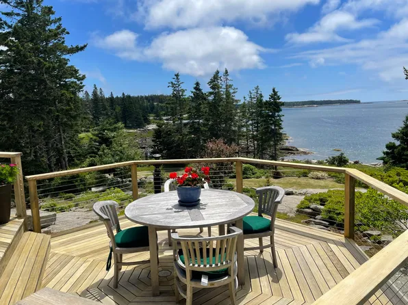 7 Blair Road, Vinalhaven, ME 04863