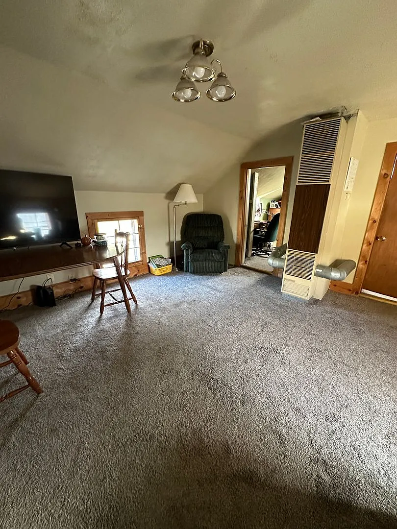 2 Bedroom Apartment Steps from UW-La Crosse & Western Technical College — Photo 1