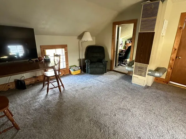 2 Bedroom Apartment Steps from UW-La Crosse & Western Technical College, 1016 Zeisler St, La Crosse, WI 54601