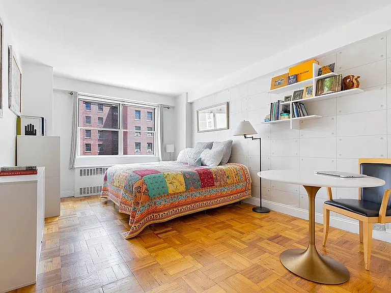 430 W 34th St #14H — Photo 3