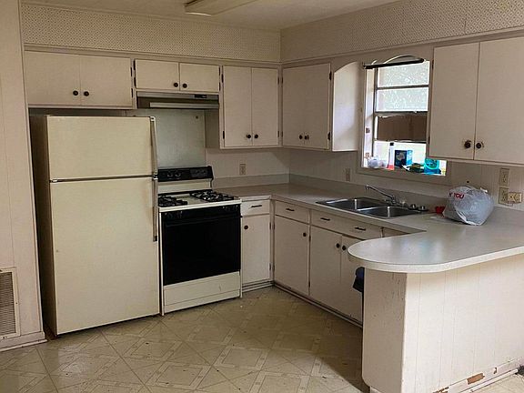 3rd image of 129 Orchid Dr