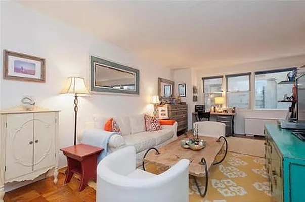 Rented by NextStopNY | media 21