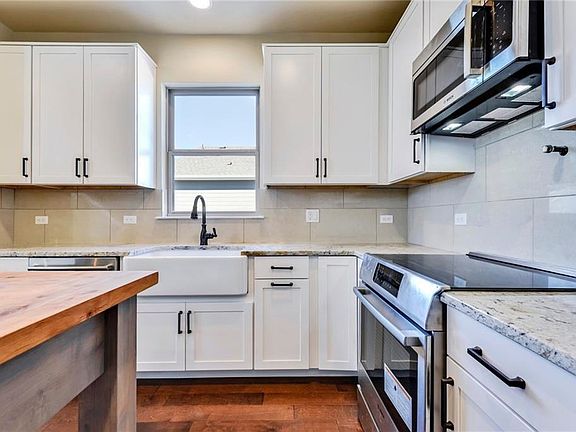 5th image of 204 Charli Cir