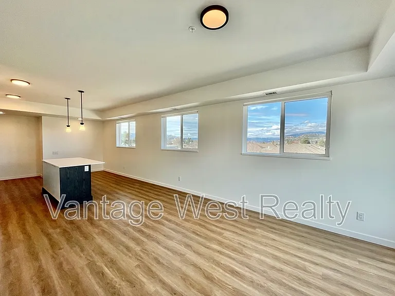 615 Rutland Rd N #401 — Photo 8