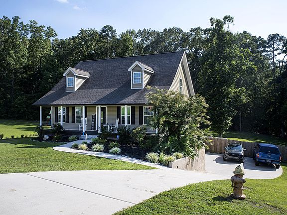 4th image of 221 Whispering Hills Dr SE