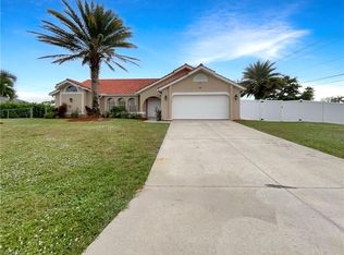 904 SE 30th Ln, Cape Coral, FL 33904