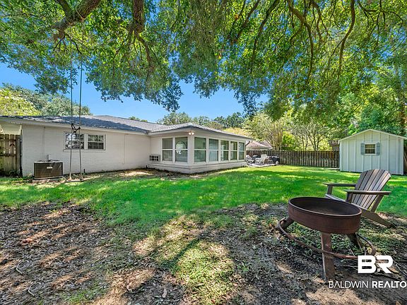 4th image of 42 Paddock Dr