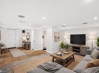 827 Saint Dunstans Rd, Baltimore, MD 21212