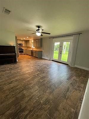 4th image of 611 Carolyn St