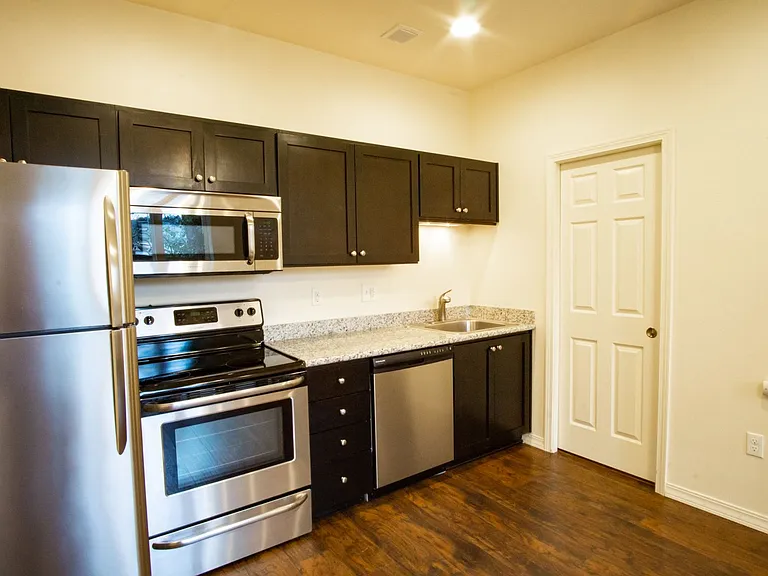 610 SE Spokane St #5 — Photo 4