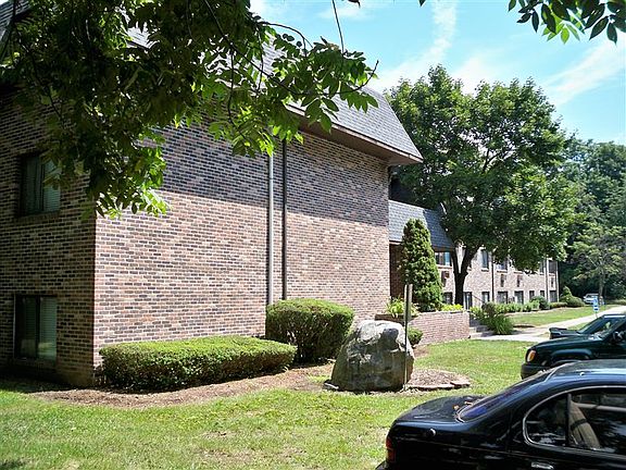 Burlington Arms Apartments