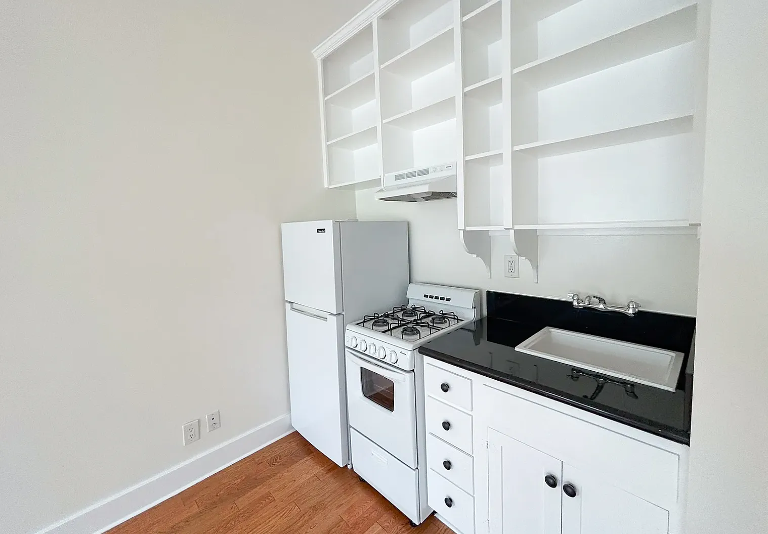 1 bed, 500 sqft, $1,650 — Photo 3