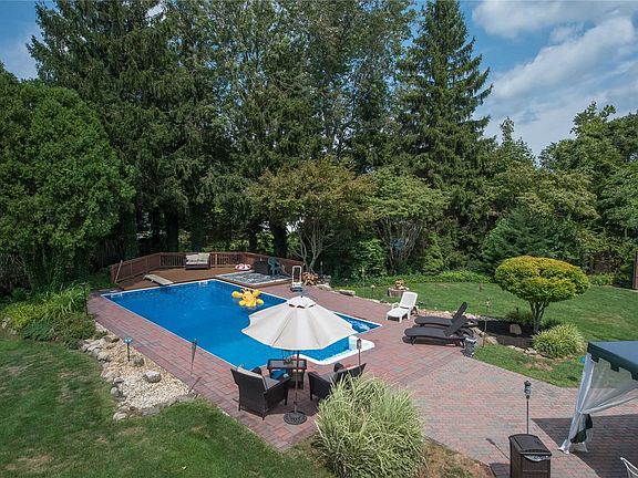 2nd image of 33 Falmouth Dr
