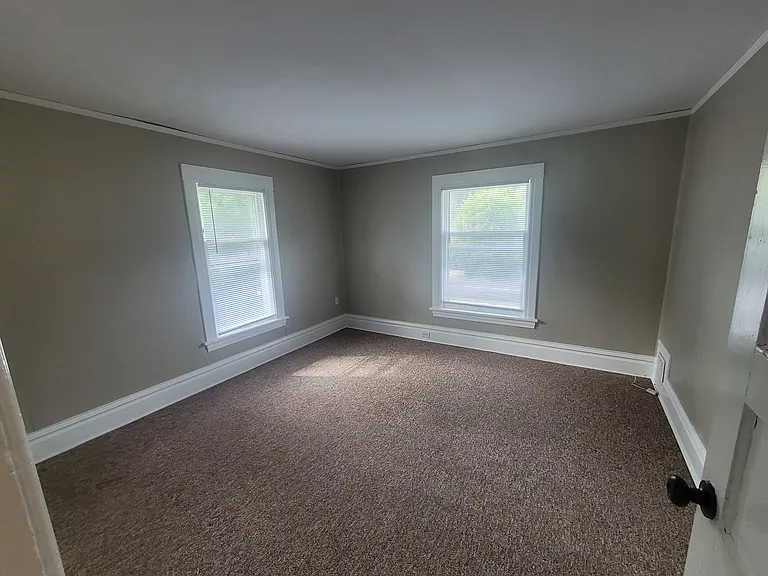 1123 W North St — Photo 13