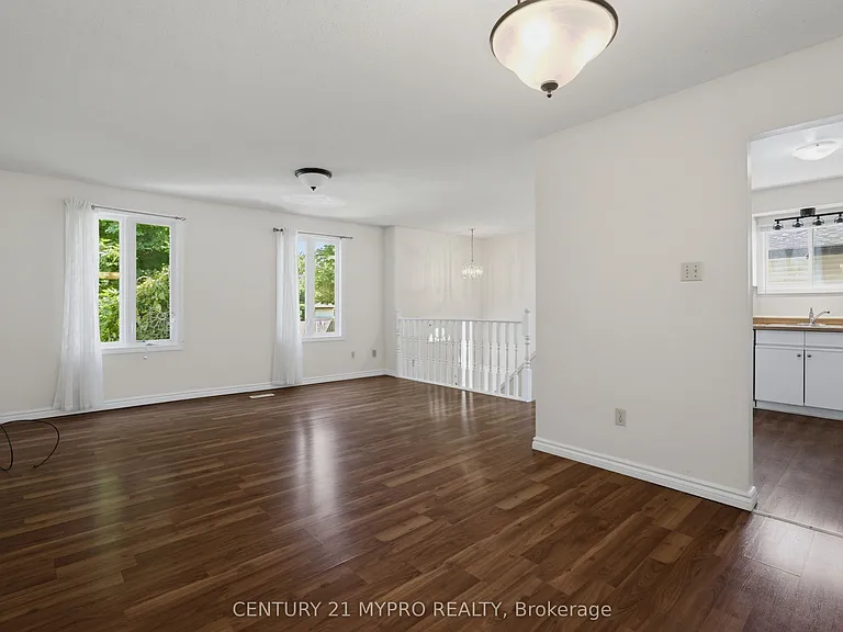 143 Ardsley Cres — Photo 8