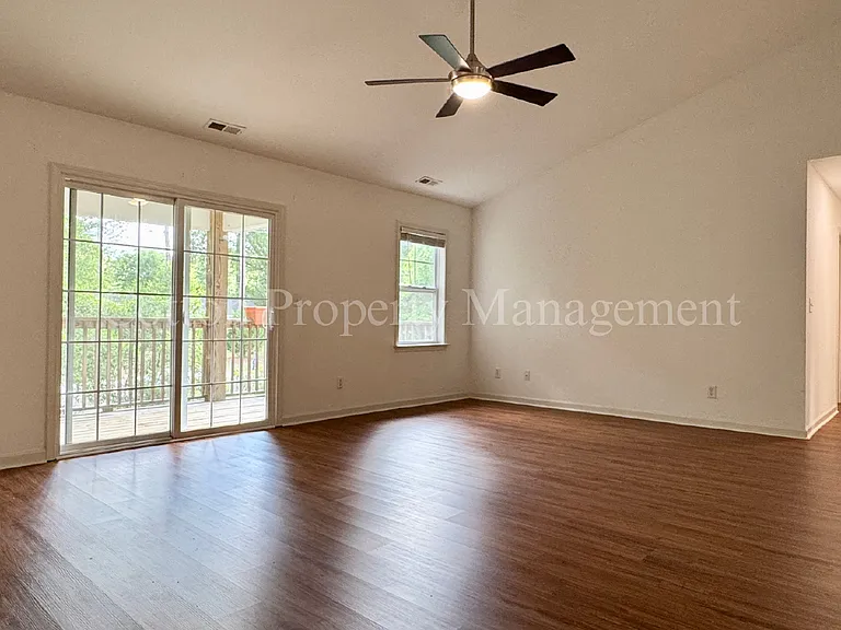 5138 Greenville Loop Rd #D — Photo 8