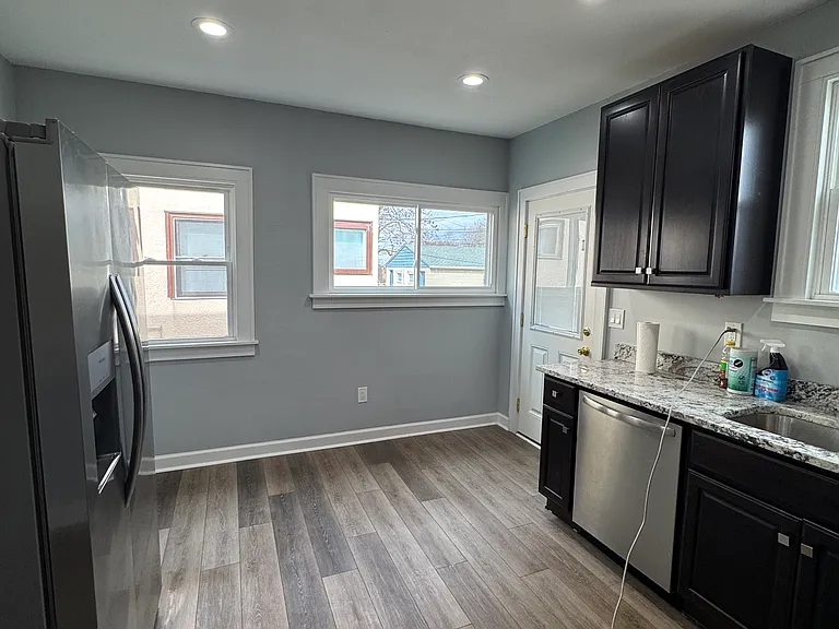 800-804 Thomas Rd — Photo 11