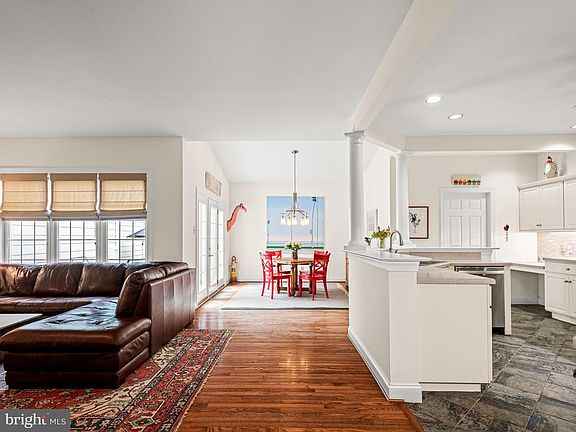 3rd image of 534 Gramercy Ln