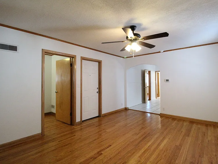1312 W 39th St #1 — Photo 5