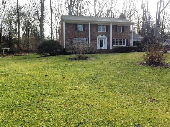 This home is situated on a private 1.5 acre lot, and is convenient to shopping, restaurants and major highways.