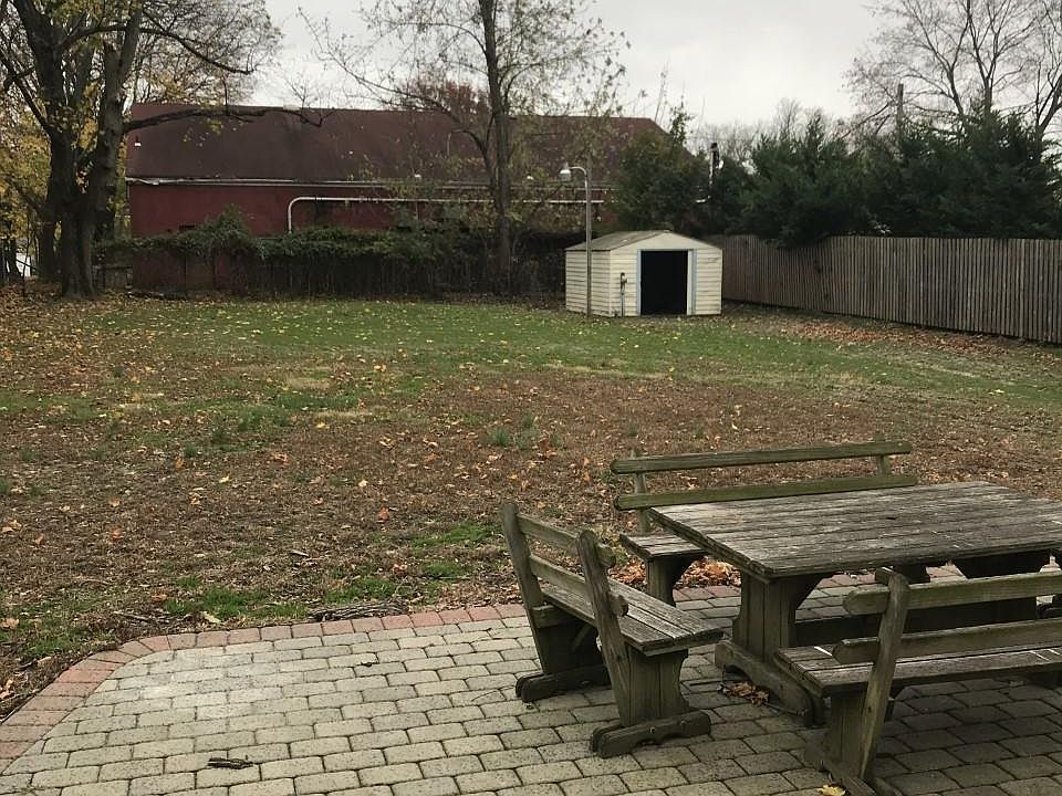 2nd image of 86 Throckmorton Ave