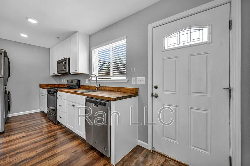229 W Pueblo St #1