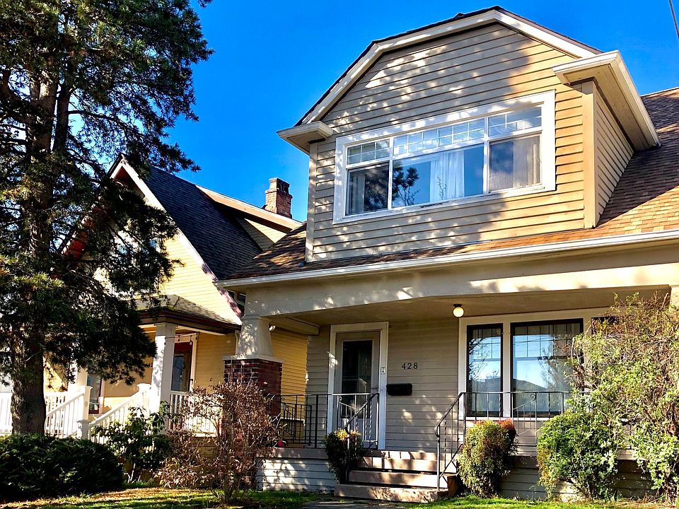 Front view of home.