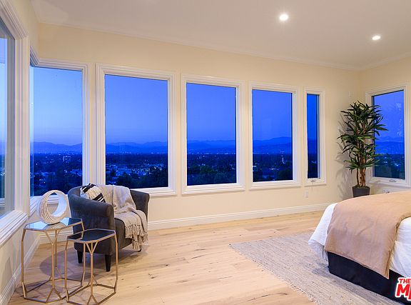 4th image of 3970 Murietta Ave