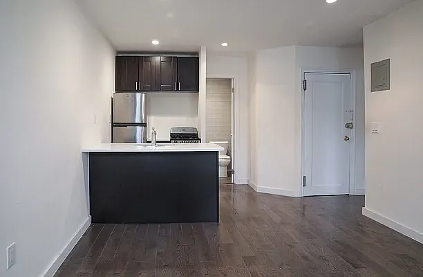 Rented by Kahen Properties | media 14