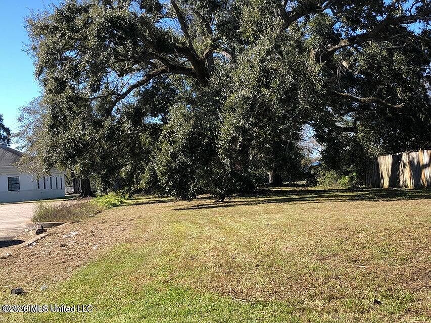 2nd image of 1017 43rd Ave